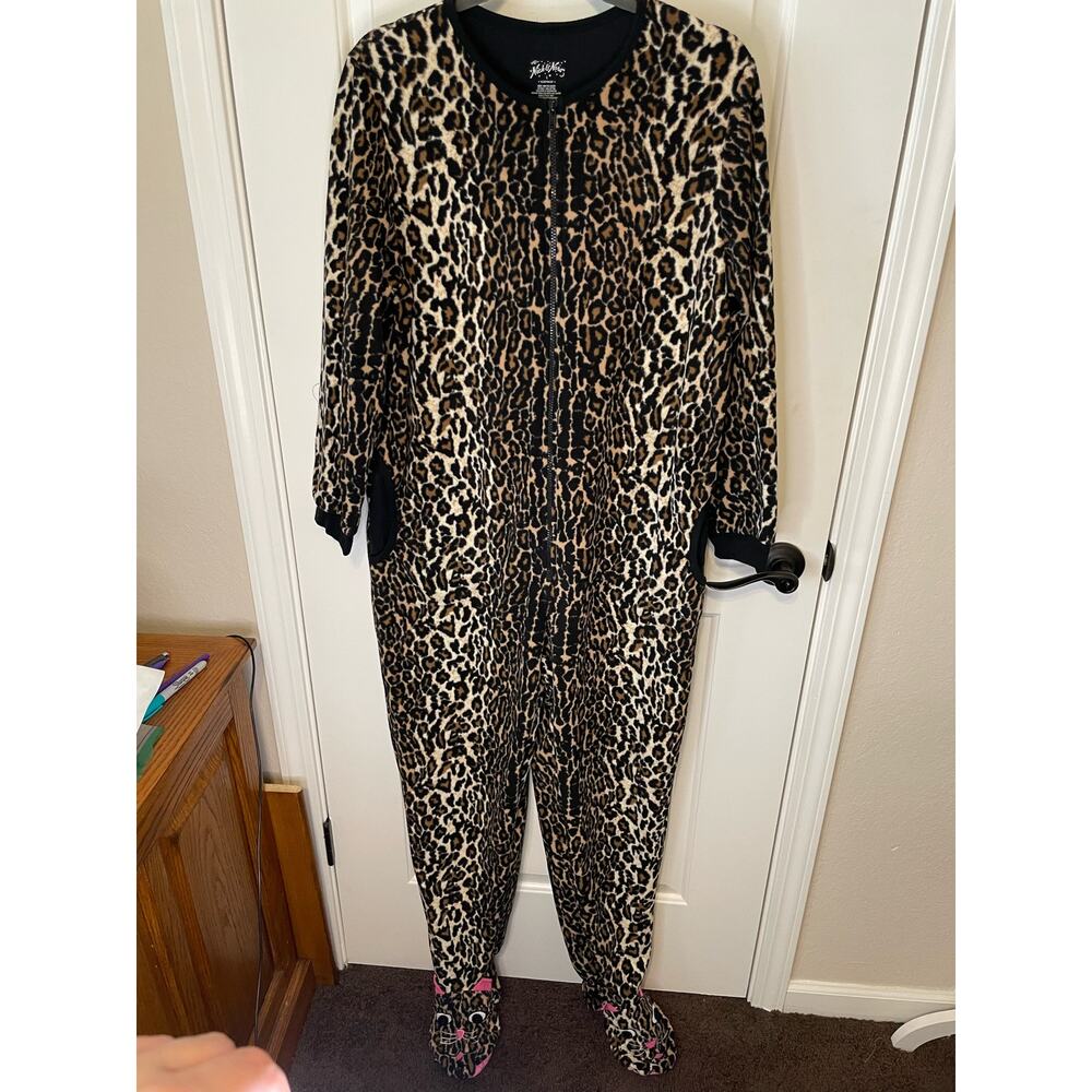 Nick and Nara one piece womens leopard  footed pajamas with pockets size large
